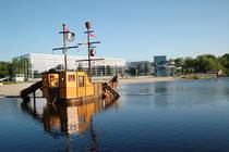 Das Piratenschiff auf dem erlebnisreichen Flussbad. © Bäderbetriebsgesellschaft Oldenburg mbH